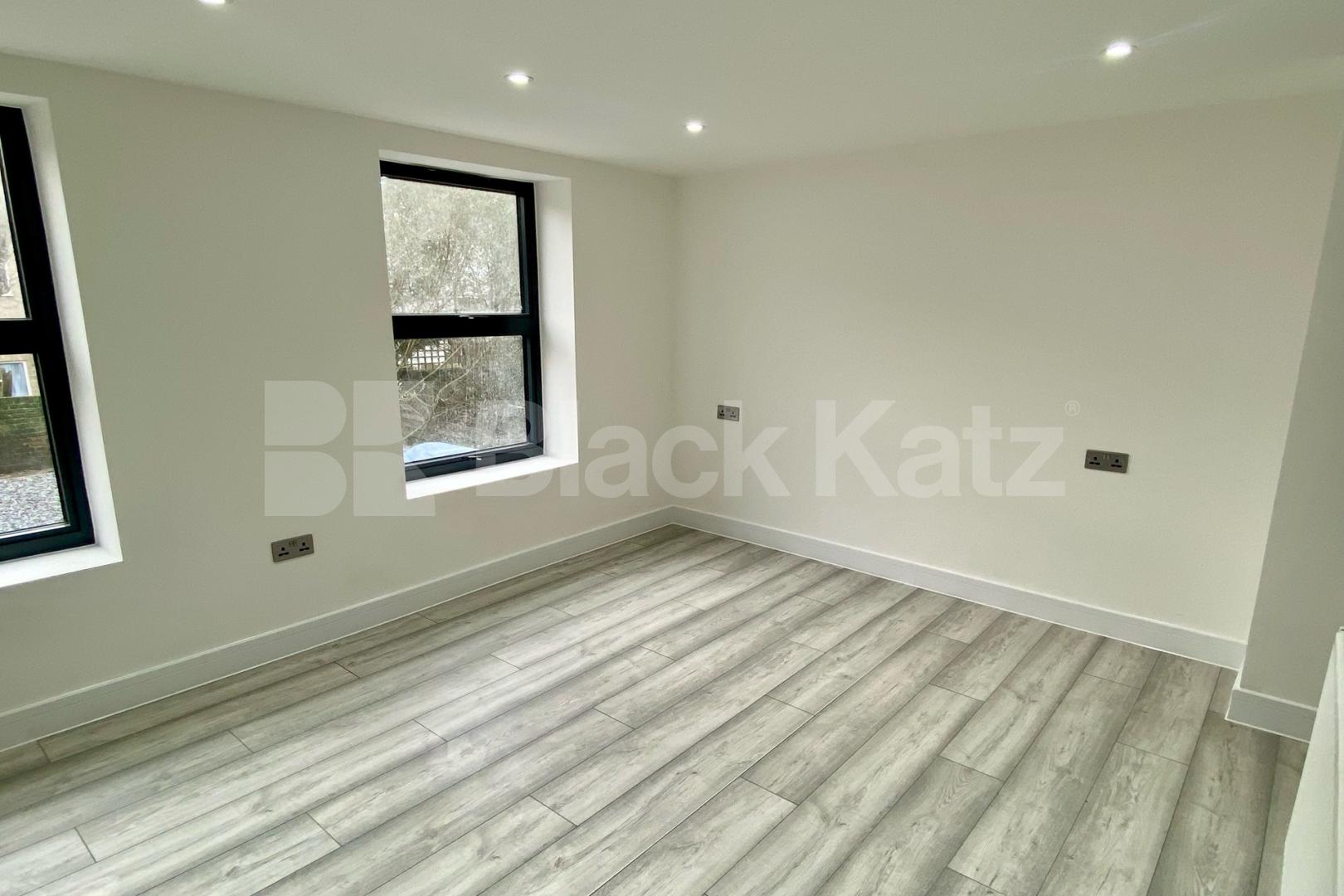 Huge one bedroom split level, newly refurbished apartment with private garden Old Kent Road, Bermondsey / Elephant and Castle